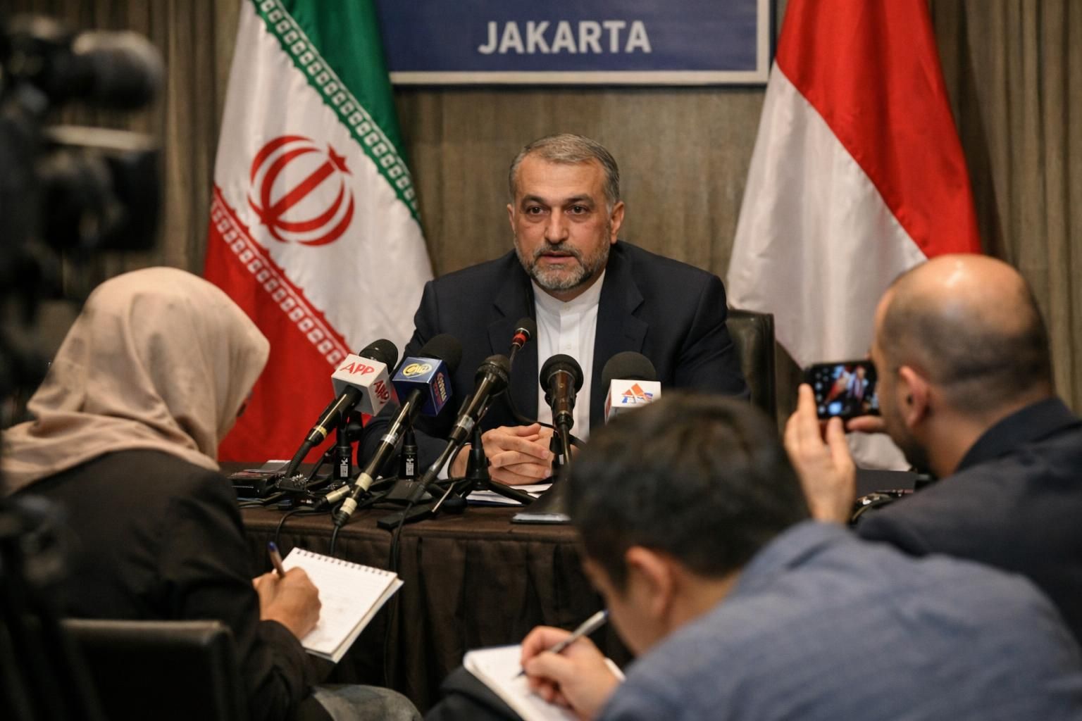 iran menegaskan penolakan negosiasi dengan as dan mengajukan 5 syarat penting untuk mencapai perdamaian, menurut cnbc indonesia.